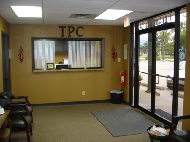 More Photos Of 1101 Alma St, Tomball Medical For Lease