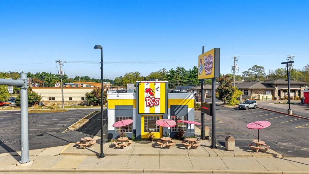 More Photos Of 31 S Wisconsin Dells Pky, Lake Delton Freestanding For Sale