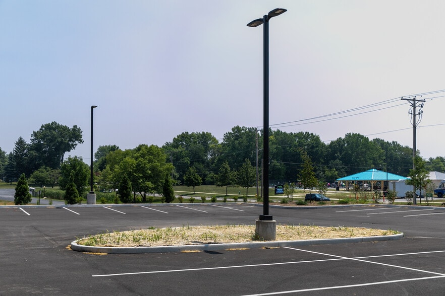 More Photos Of 1425 E Glendale Blvd., Valparaiso Healthcare For Lease