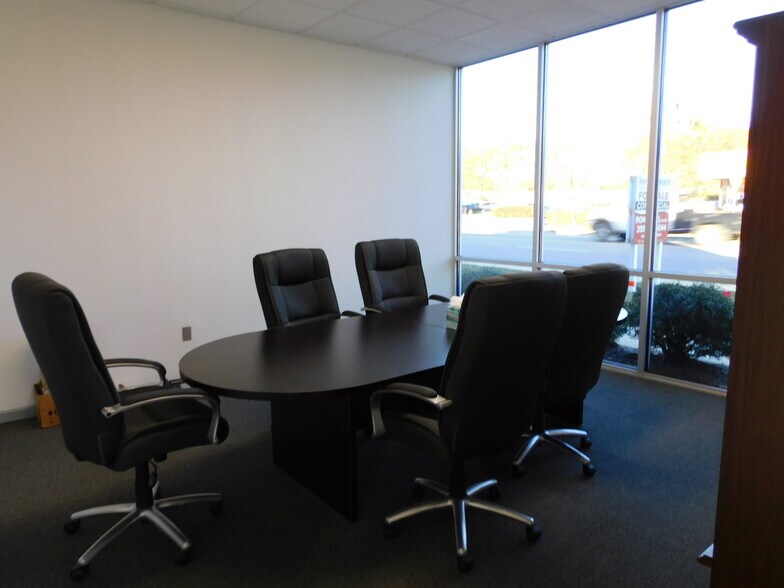 More Photos Of 7950 US-31 Hwy, Calera Office For Sale