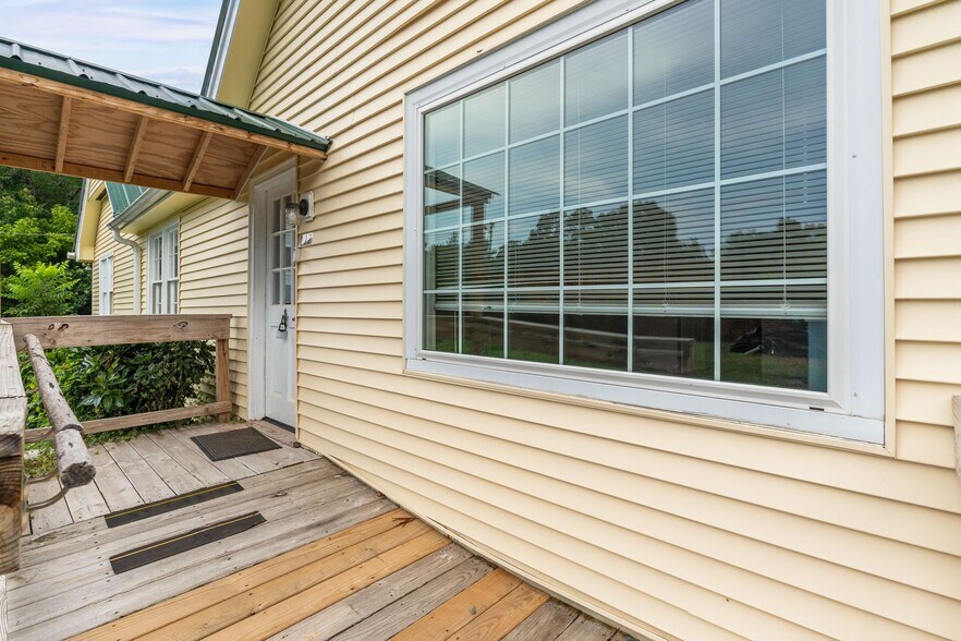 More Photos Of 117 E Salisbury St, Pittsboro Office For Sale