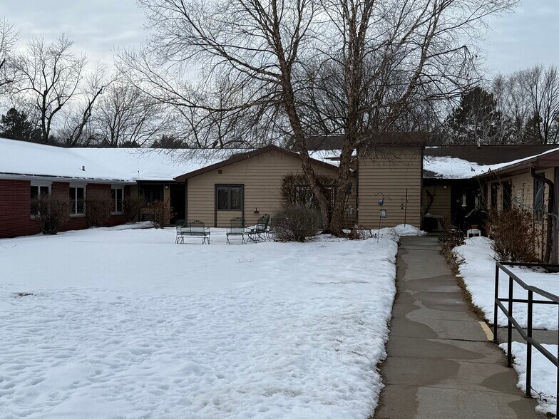 More Photos Of 165 S Chet Krause Dr, Iola Multifamily For Sale
