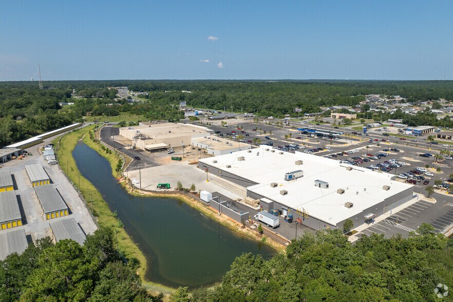 More Photos Of 6209 US-90, Milton Supermarket For Lease