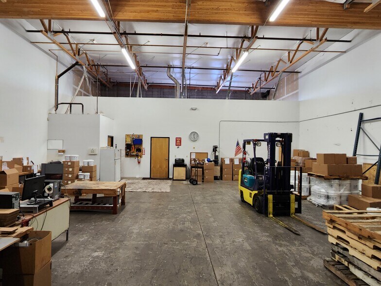 More Photos Of 2942 N Greenfield Rd, Mesa Service For Lease