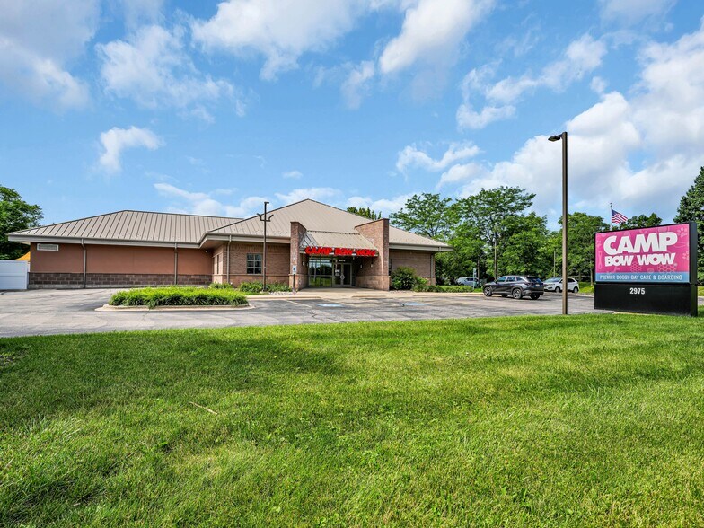 More Photos Of 2975 W Sand Lake Rd, Lindenhurst Freestanding For Sale