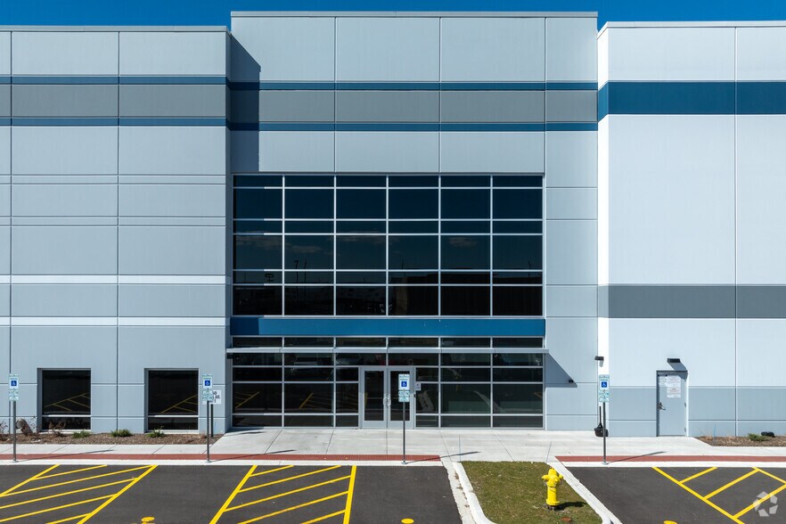 More Photos Of 2050 Cornell Ave, Melrose Park Distribution For Lease