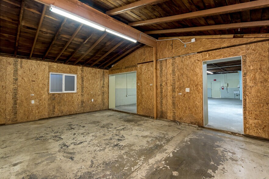 More Photos Of 6409 Regent St, Huntington Park Warehouse For Sale