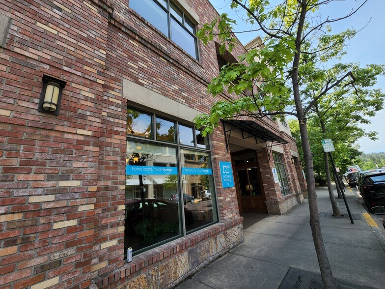 More Photos Of 180 Lithia Way, Ashland Office Residential For Sale