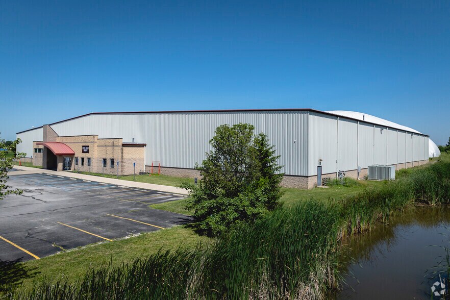 Primary Photo Of 10020 S Compass Dr, Rossford Health Club For Lease