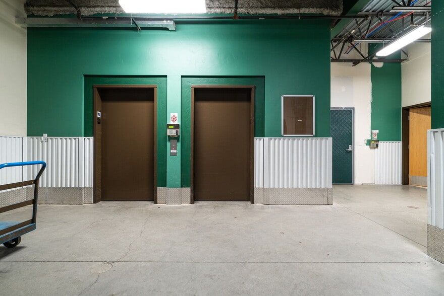 More Photos Of 11260 Old Seward Hwy, Anchorage Office For Sale