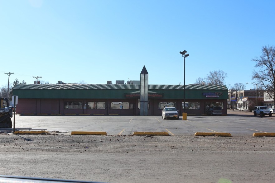 More Photos Of 1614 S Macarthur Blvd, Springfield General Retail For Lease