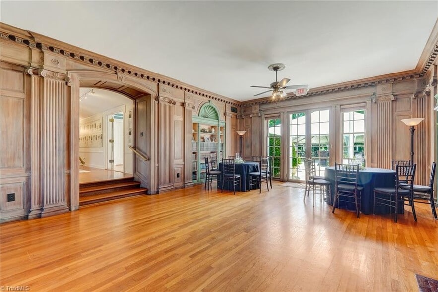 More Photos Of 17 E Main St, Thomasville Storefront Retail Office For Sale