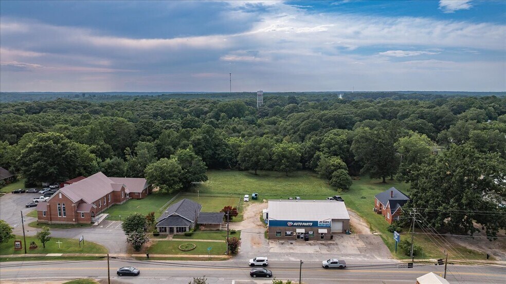 More Photos Of 317 General Daniel Ave N, Danielsville General Retail For Sale