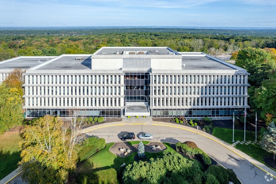 More Photos Of 700 Quaker Ln, Warwick Office For Lease