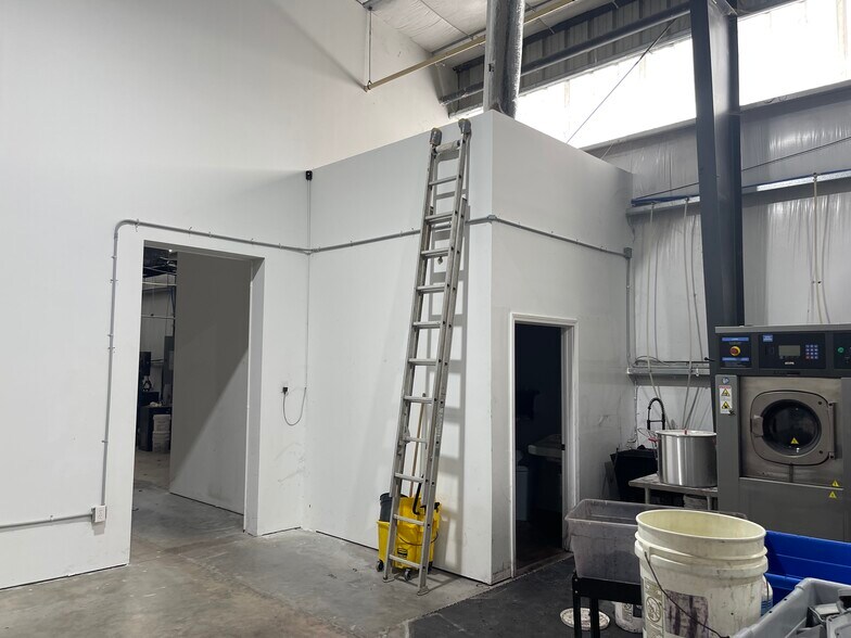 More Photos Of 22924 Kuykendahl Rd, Spring Light Manufacturing For Lease