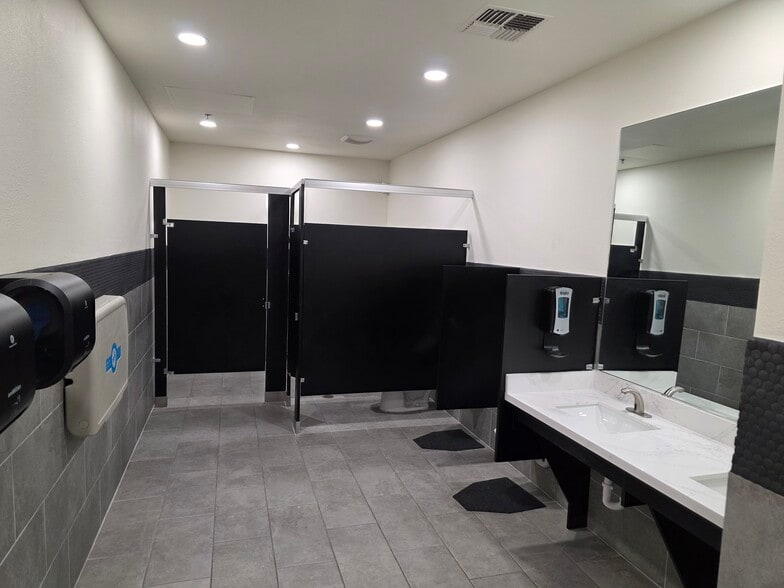 More Photos Of 9525 Hillwood Dr, Las Vegas Office For Lease