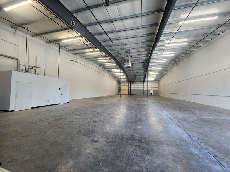 More Photos Of 6946-6962 Wellington Rd, Manassas Warehouse For Lease
