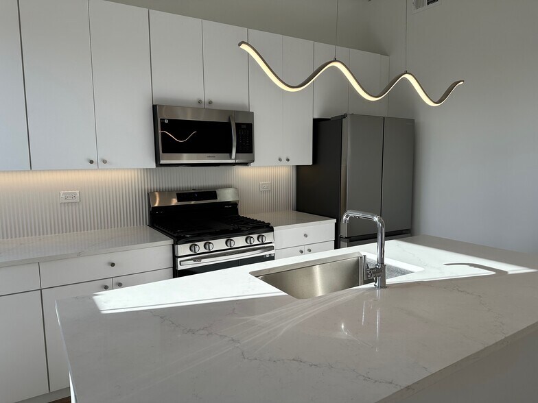 More Photos Of 1856 W Chicago Ave, Chicago Apartments For Sale