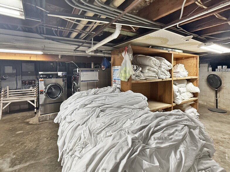 More Photos Of 5020 NE 14th St, Des Moines Hotel For Sale