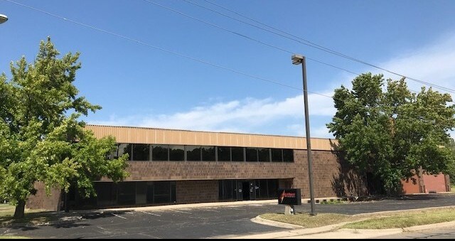 Primary Photo Of 825 Riverview Dr, Benton Harbor Light Distribution For Sale