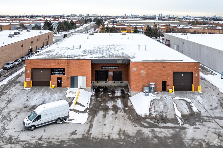 More Photos Of 470 Edgeley Blvd, Vaughan Warehouse For Lease