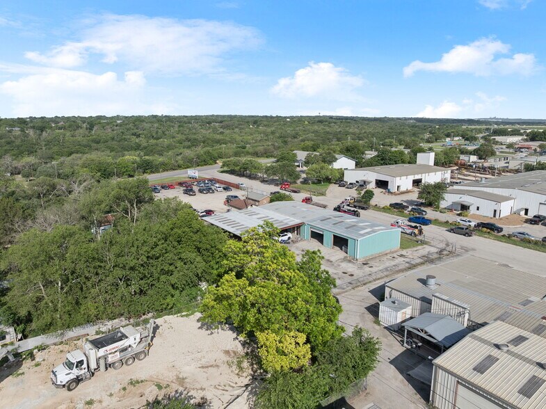 More Photos Of 100 Pecan Dr, Schertz Service For Sale