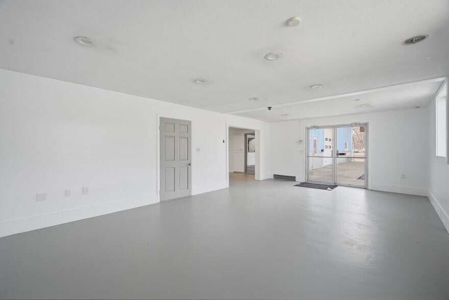 More Photos Of 14 Easthampton Rd, Northampton Warehouse For Lease