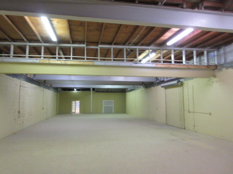More Photos Of 15445 N Nebraska Ave, Lutz Warehouse For Lease