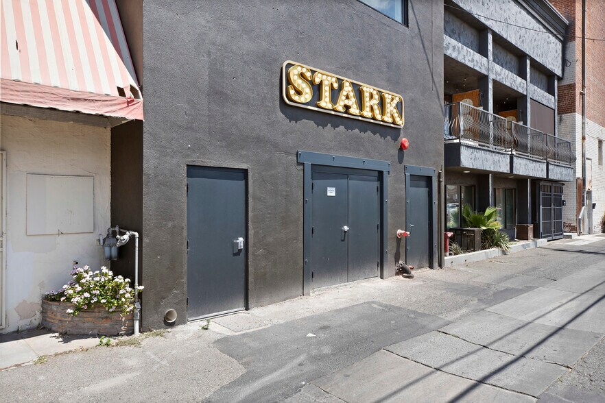 More Photos Of 939 10th St, Modesto Storefront Retail Office For Lease