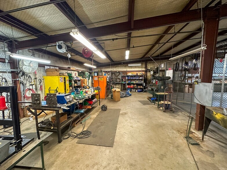 More Photos Of 101 Anvil St, Jacksonville Warehouse For Sale