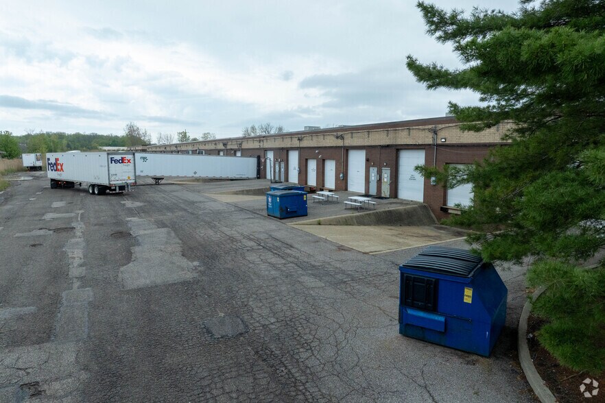 More Photos Of 31200-31250 Solon Rd, Solon Flex For Lease