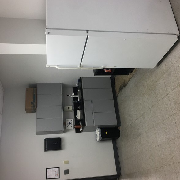 More Photos Of 917 Commerce Cir, Hanahan Warehouse For Sale