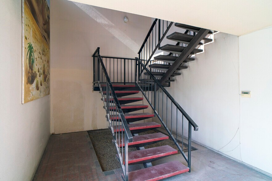 More Photos Of 808-810 S Main St, Las Vegas Flex For Sale