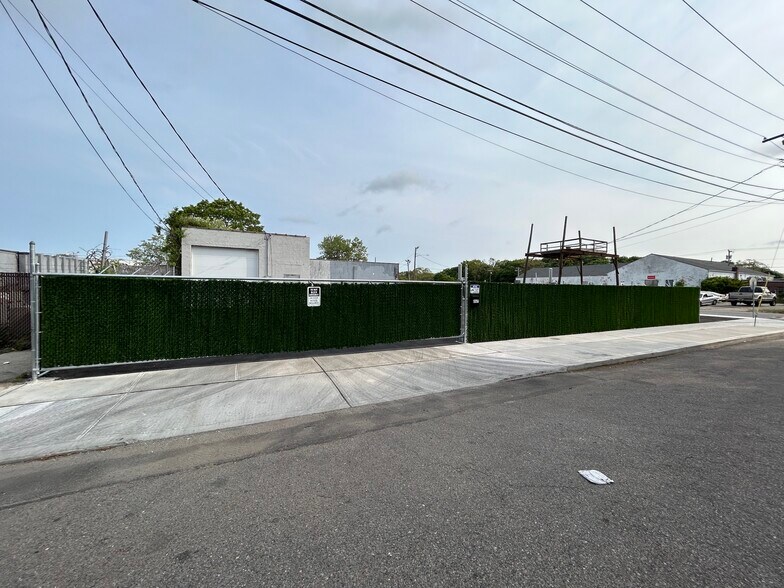 More Photos Of 267 Merritt Ave, Wyandanch Warehouse For Lease