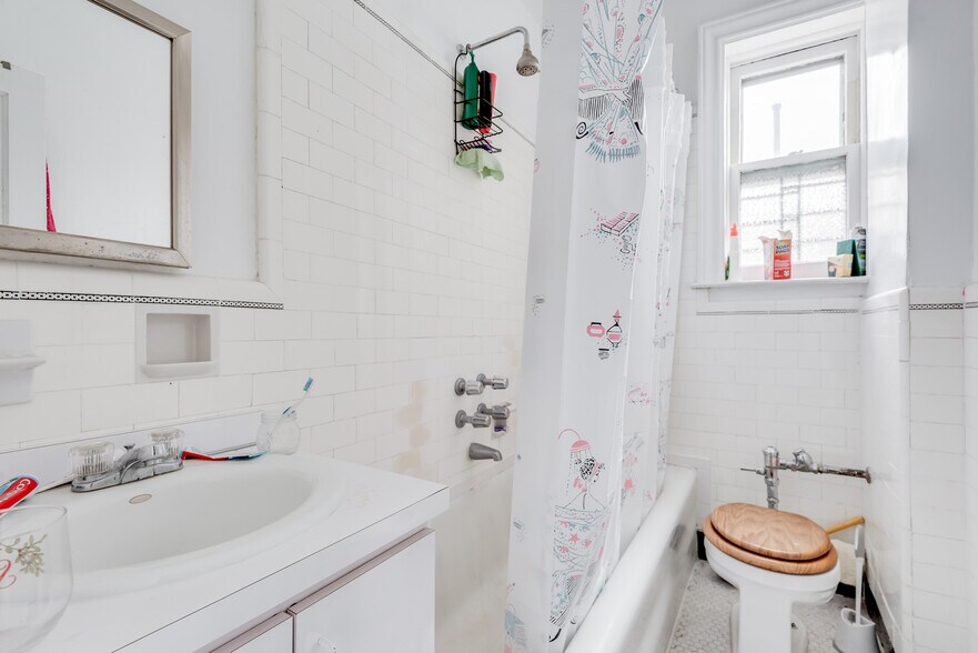 More Photos Of 87-87 116th St, Richmond Hill Multifamily For Sale