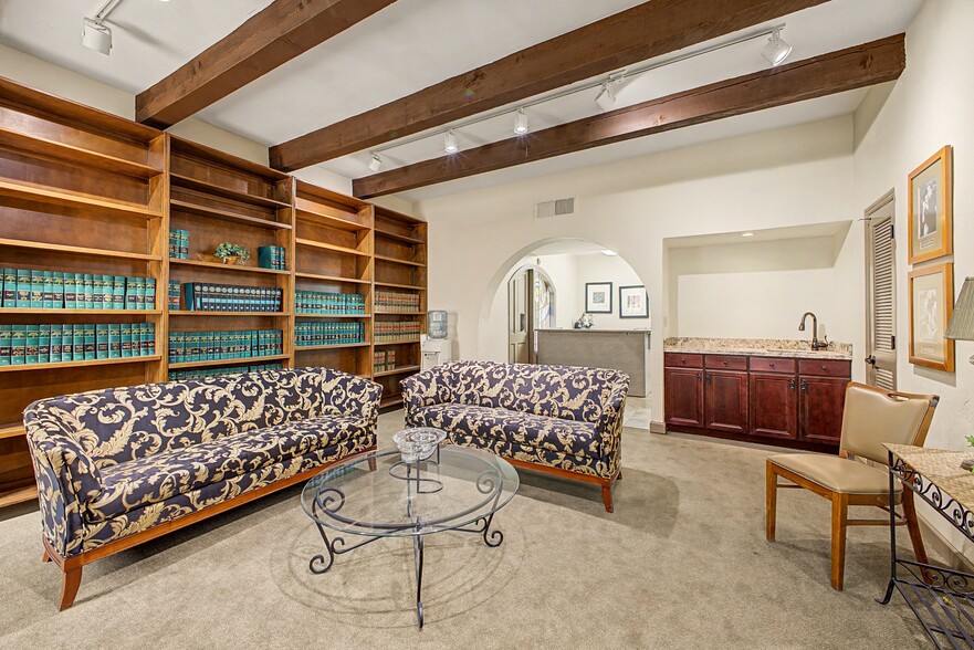 More Photos Of 930 E Osborn Rd, Phoenix Office For Sale