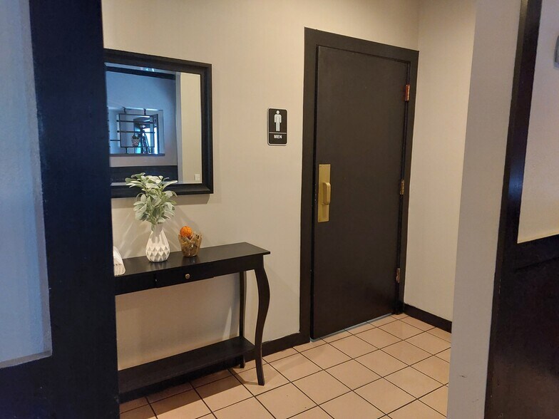 More Photos Of 5101 E Colonial Dr, Orlando Restaurant For Sale