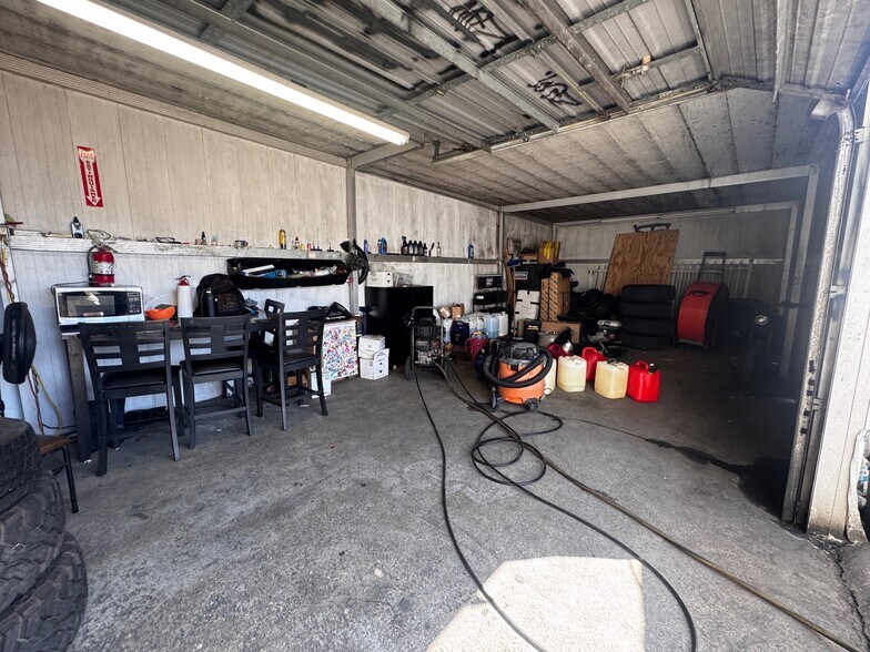 More Photos Of 19001 NW 2nd Ave, Miami Auto Dealership For Lease