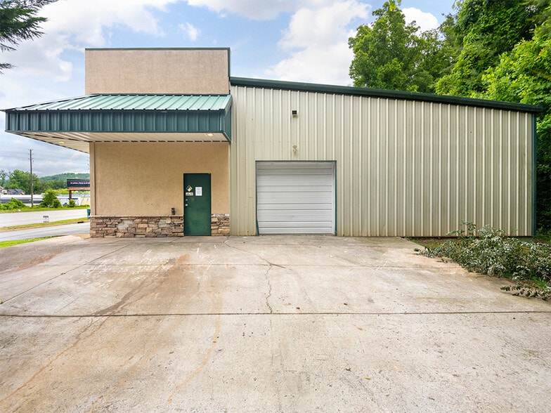 More Photos Of 25 Long Shoals Rd, Arden Freestanding For Lease