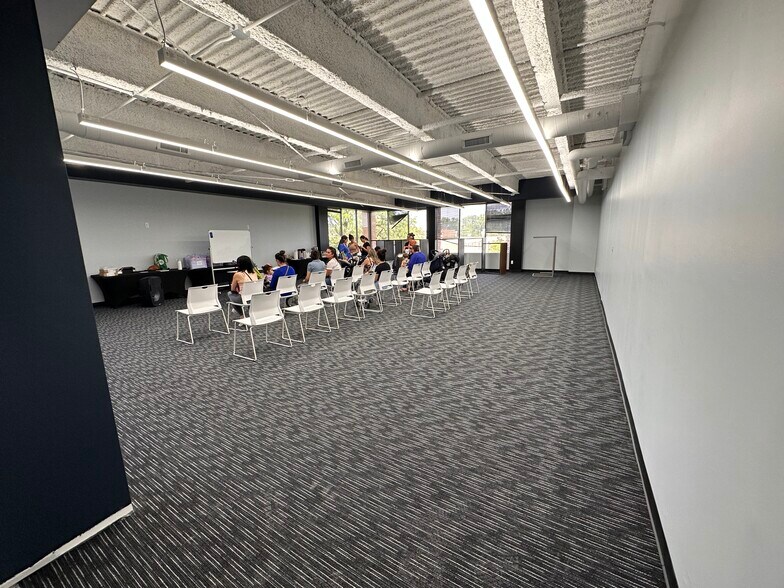 More Photos Of 27301 Dequindre Rd, Madison Heights Office For Lease