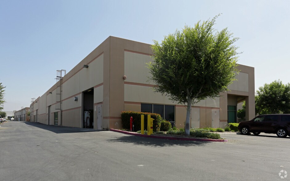 More Photos Of 800 S Rochester Ave, Ontario Warehouse For Lease