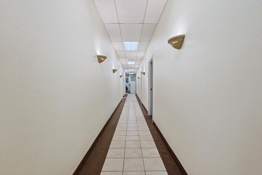 More Photos Of 6960 Marvin D Love Fwy, Dallas Freestanding For Sale