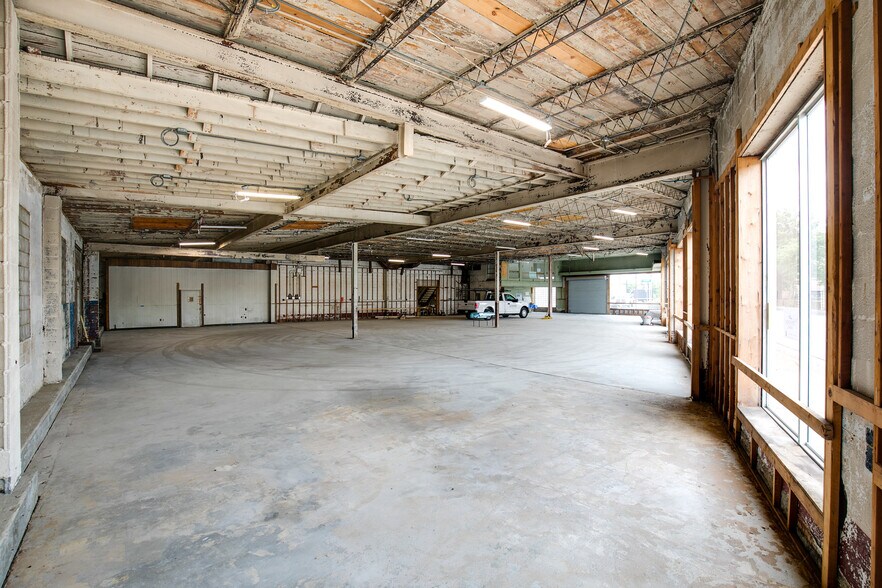 More Photos Of 207 Poythress Street, Hopewell Storefront Retail Office For Lease