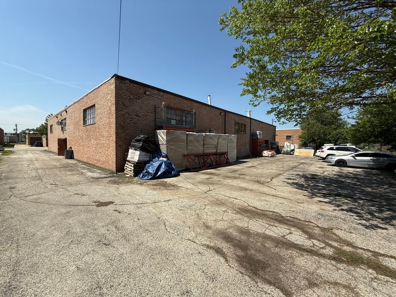More Photos Of 1430 Louis Ave, Elk Grove Village Warehouse For Sale