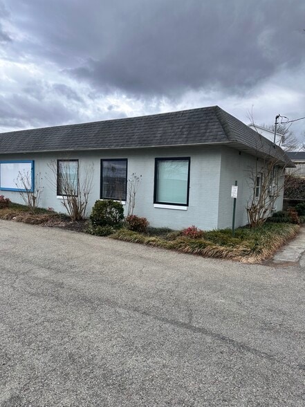 More Photos Of 401 Depot St NW, Christiansburg Medical For Sale