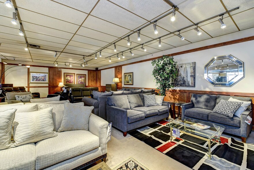 More Photos Of 20423 Highway 99, Lynnwood Freestanding For Sale