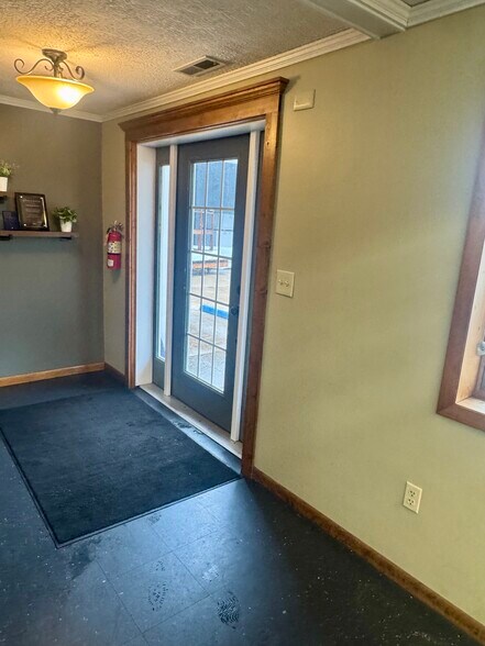 More Photos Of 5260 S Clinton Trl, Eaton Rapids Manufacturing For Lease