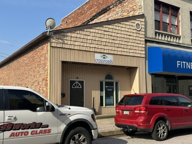 More Photos Of 422 Ford St, Ford City Office For Sale