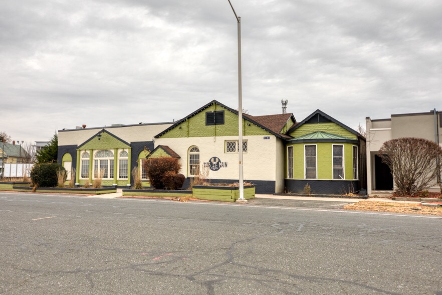 More Photos Of 1105 Main St, West Springfield Restaurant For Sale