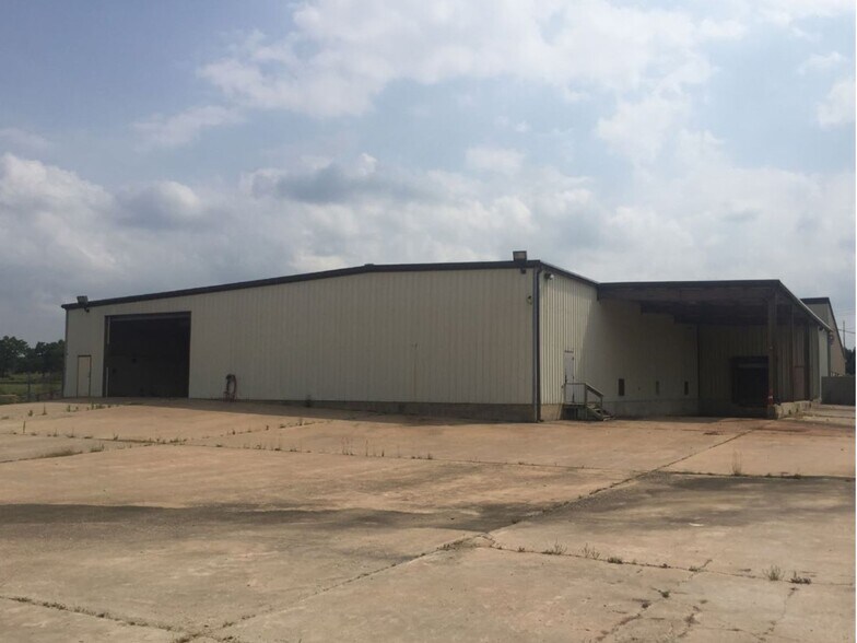 More Photos Of 3492 N US Highway 77, Giddings Warehouse For Lease